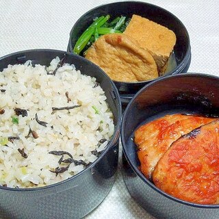 鮭ちりめんと芽ひじきとお揚げさんの炊き込みごはん